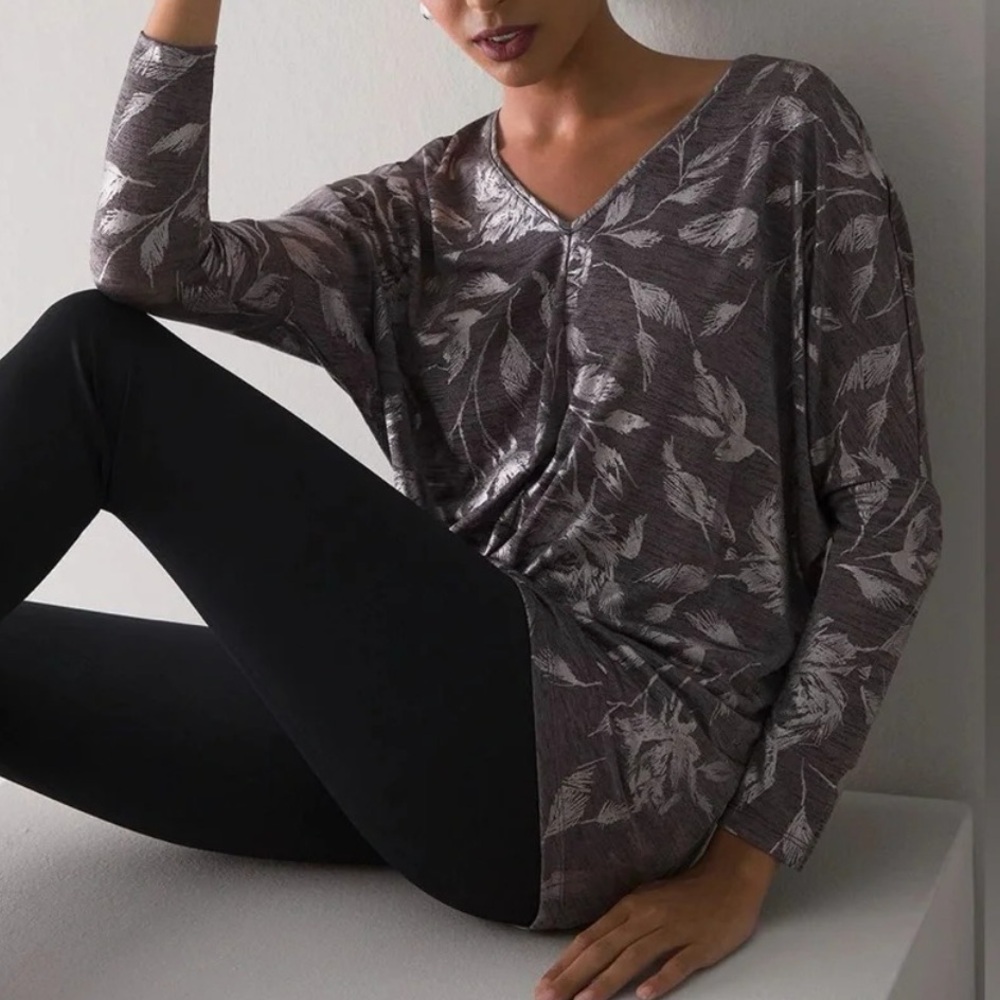 White House Black Market sheer metallic floral tunic XXS